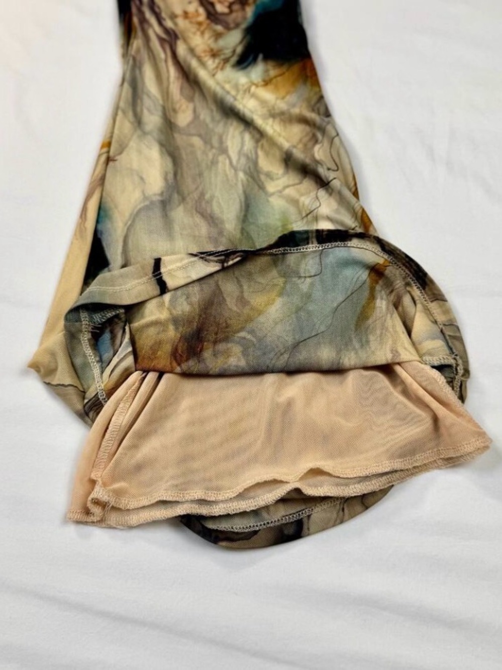 Blanc Abstract Lined Mesh Flare Print Y2K
Size L - Picture 9 of 9